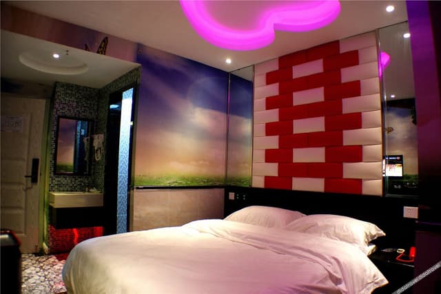 Fashionable Room (Queen bed)