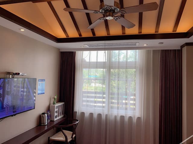 Standard Queen Room (No Window)