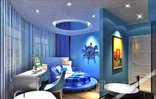 Superior Round-bed Room