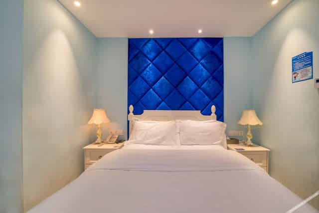 Standard Queen Room (No Window)