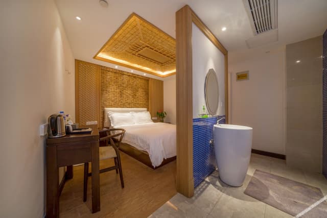 Standard Queen Room (No Window)