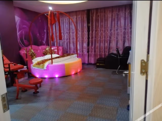 Romantic Couples' Room