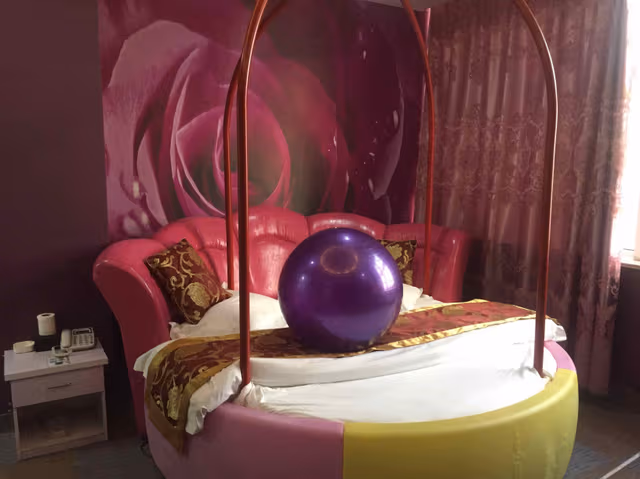 Romantic Couples' Room
