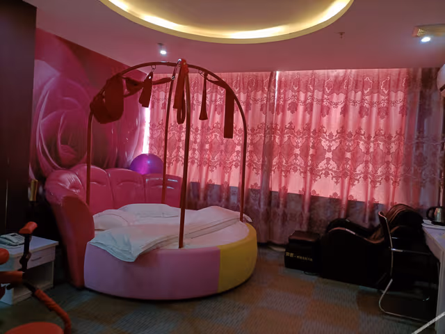 Romantic Couples' Room