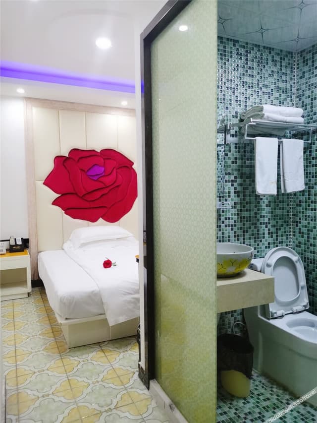 Queen Room B
