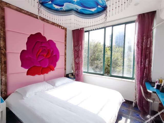 Queen Room A