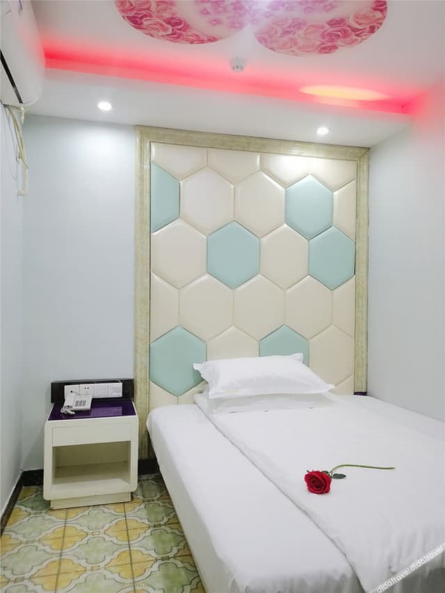 Queen Room B