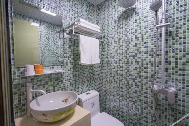Queen Room B