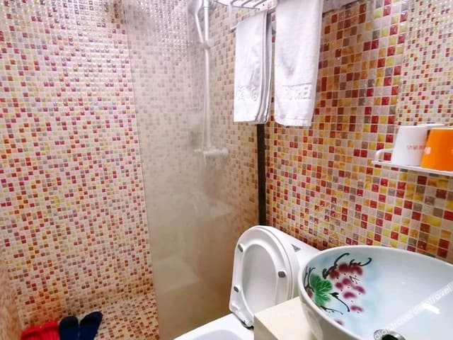 Queen Room B