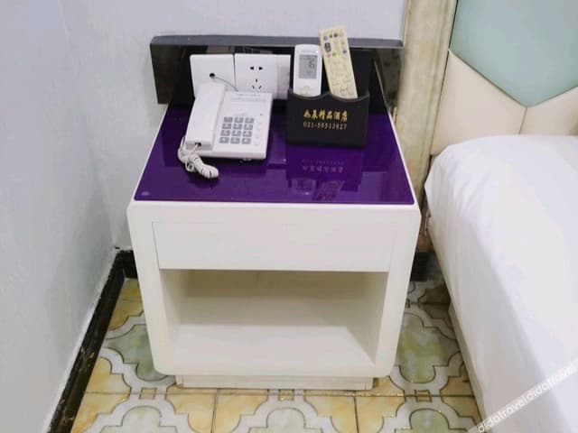 Queen Room B