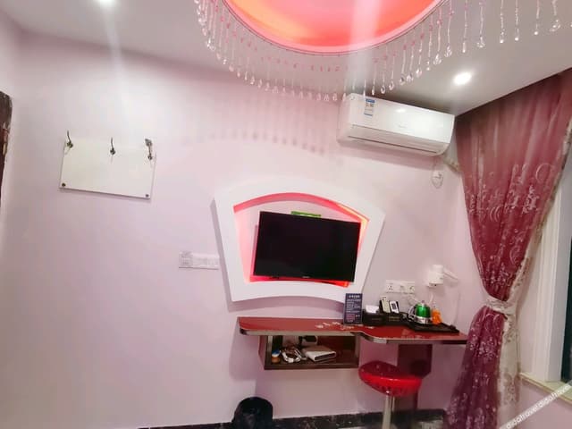 Queen Room A