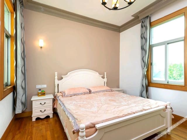 Queen Room