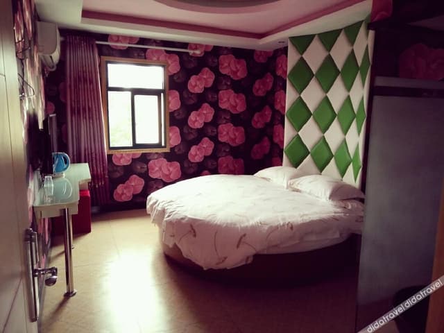Superior Round-bed Room