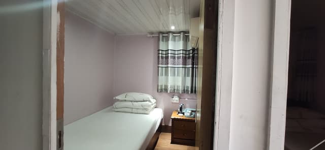 Discount Room (Shared Bathroom)