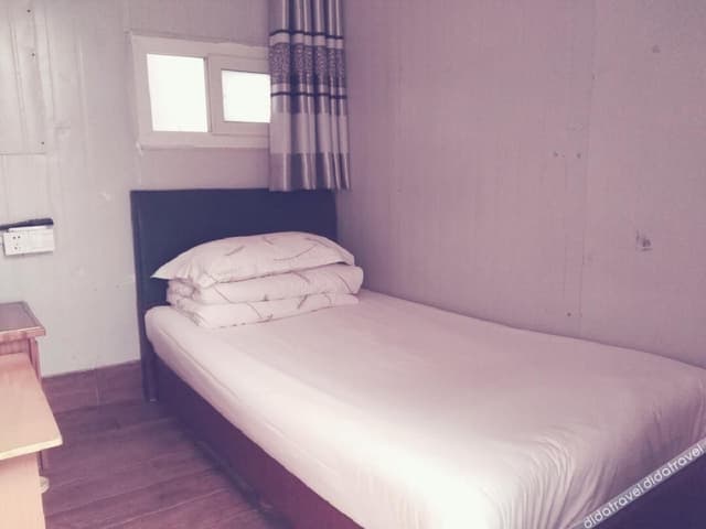 Discount Room (Shared Bathroom)