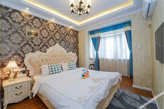 Street-view Queen Room