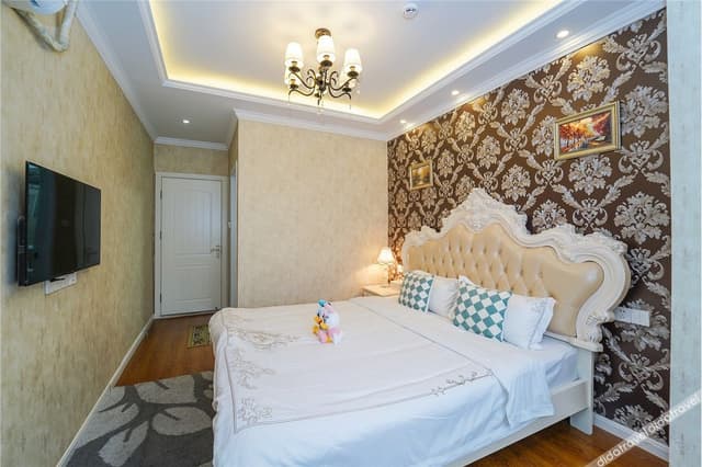 Street-view Queen Room