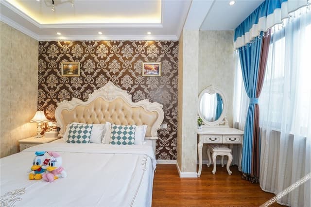 Street-view Queen Room