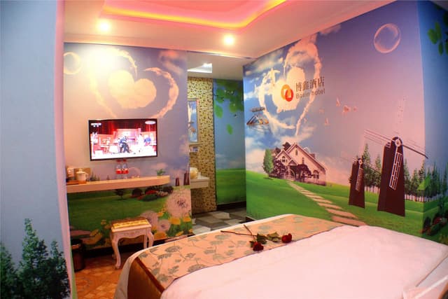 Boutique Queen Room A