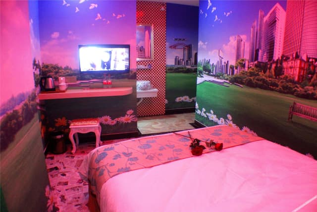 Boutique Queen Room A