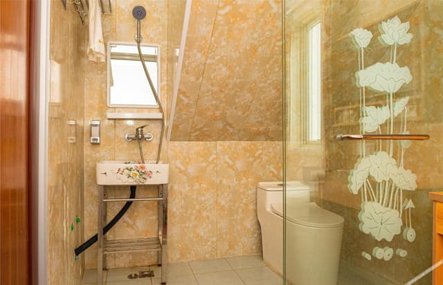 Budget Room (Shared Bathroom)