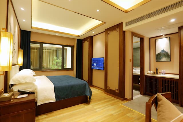 Elegant Queen Room