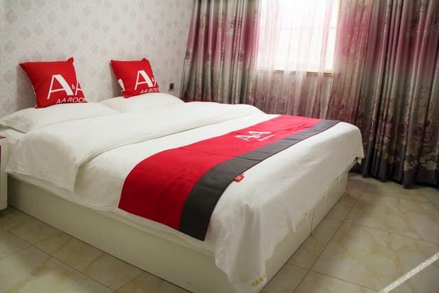 Business Queen Room