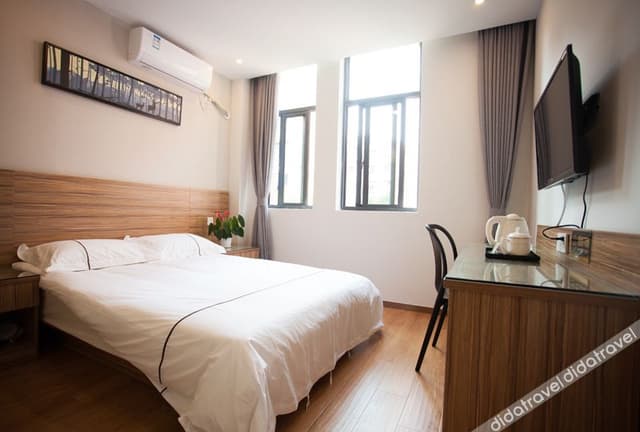 Deluxe Queen Room B