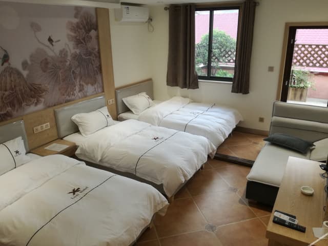 Deluxe Room - Garden-View (3 beds)
