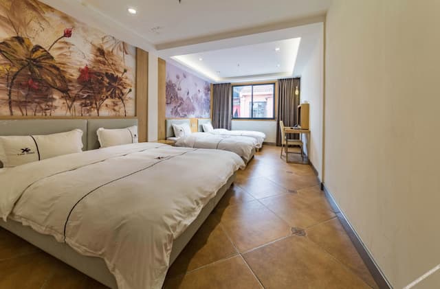 Deluxe Family Room (3 beds)