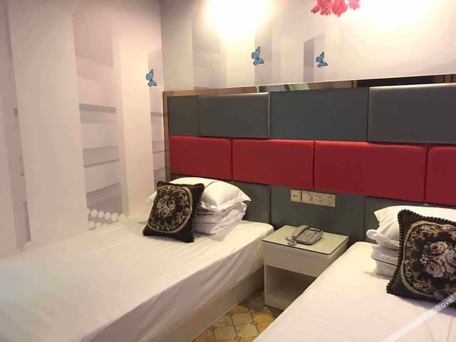 Business Standard Room
