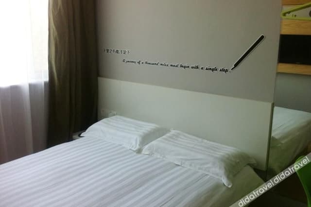 Business Queen Room