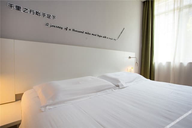 Business Queen Room