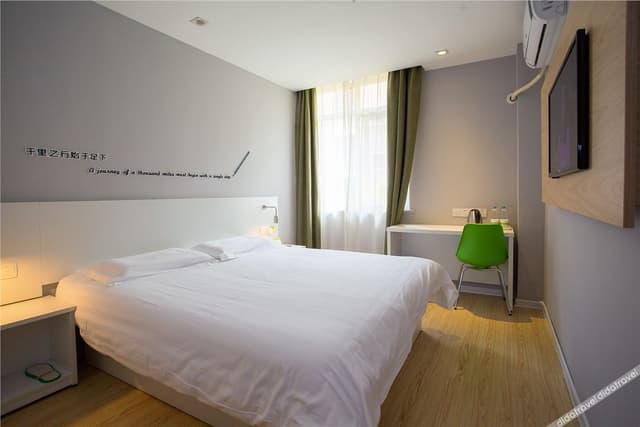 Business Queen Room
