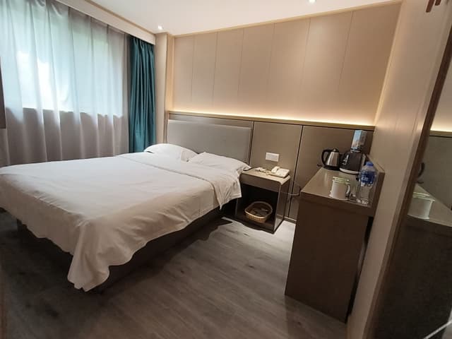Queen Room