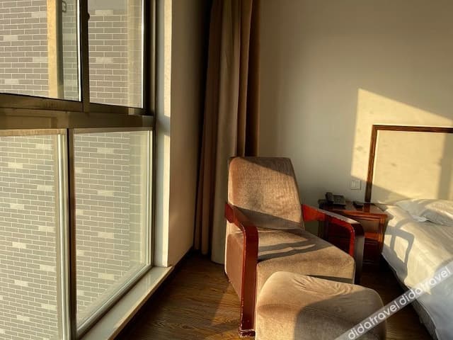 Business Queen Room