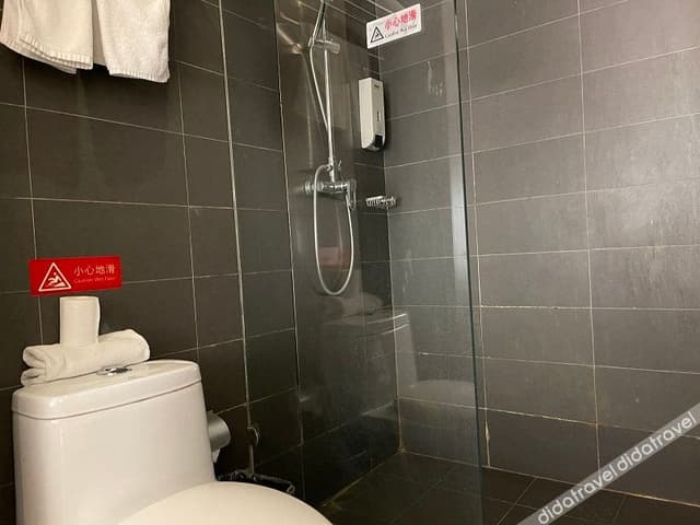 Business Queen Room