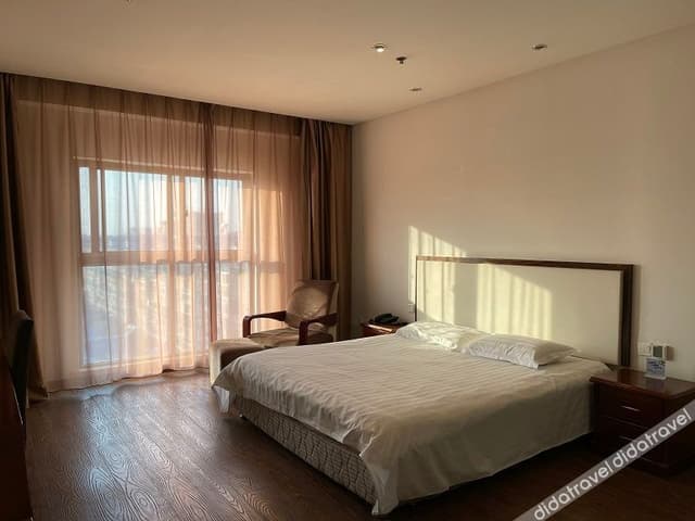 Business Queen Room