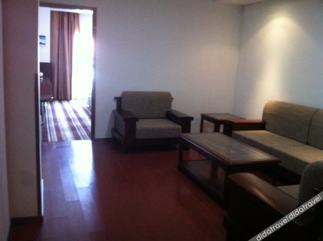 Business Queen Room