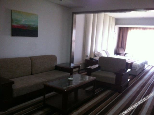 Business Queen Room