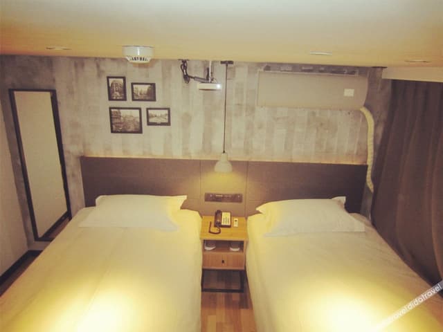 Weiyue Twin Room
