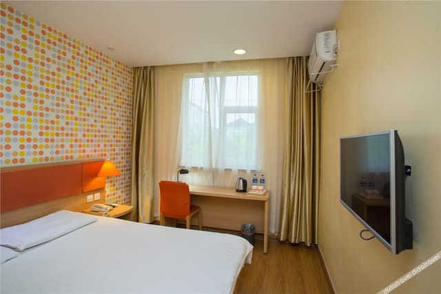 Business Queen Room