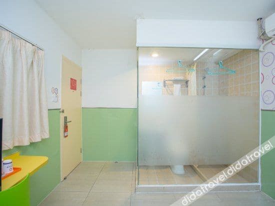 Queen Room B (No window)