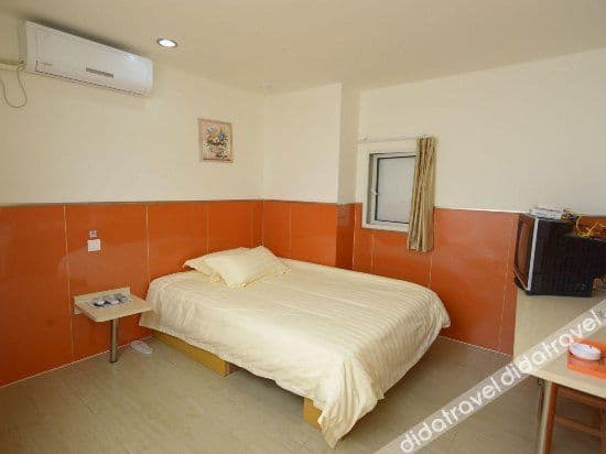 Queen Room B (No window)