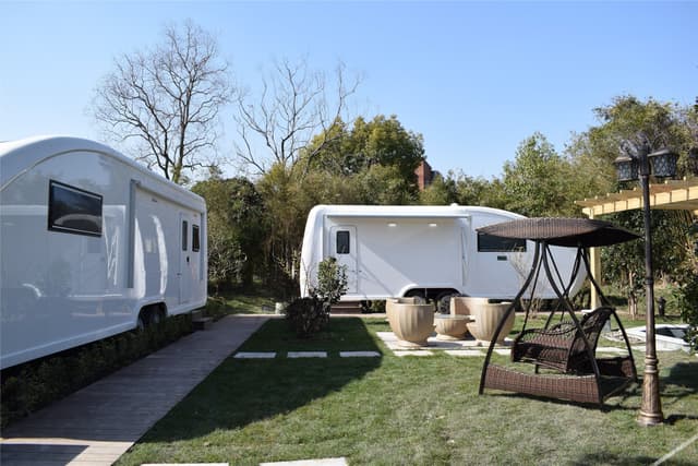 Starry Sky Family RV Two-Bedroom One-Living Room