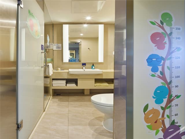 1 King bed and 1 Single bed One Bedroom Suite 1 Bedroom with Living Area