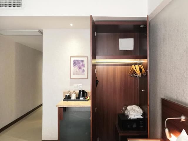 Yitel Deluxe Queen Room
