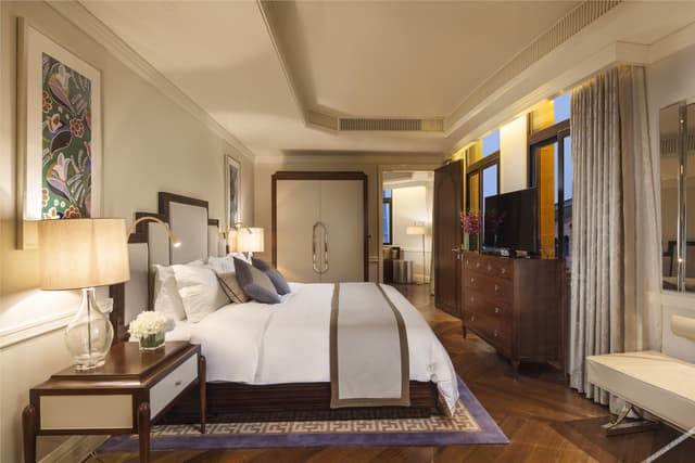 Ultra Sassy Double Suite