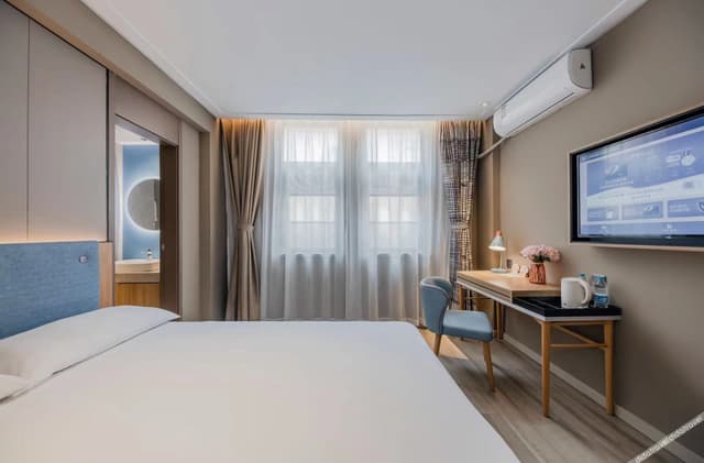 Business Queen Room