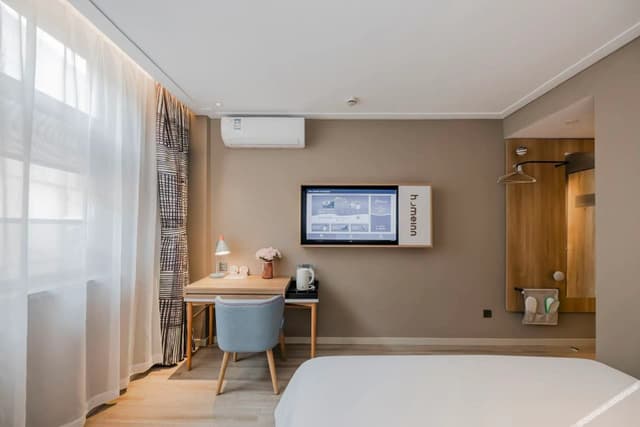Queen Room
